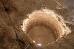 Les cavernicoles Mirebeau en Poitou Visite guidée d'un site troglodyte