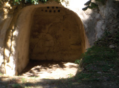 Les cavernicoles Mirebeau en Poitou Visite guidée d'un site troglodyte